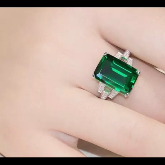 Emerald Lab Created Green Cocktail Engagement Ring Silver .925 Size 5 New Years - Picture 4 of 9